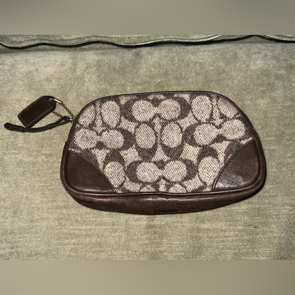 Coach cosmetic case - Picture 2 of 6
